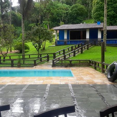 Casa De Campo Agradavel Com Piscina, Parquinho, Lago, Riacho, Quadra, Sinuca E Mais! Villa Жукитиба Екстериор снимка