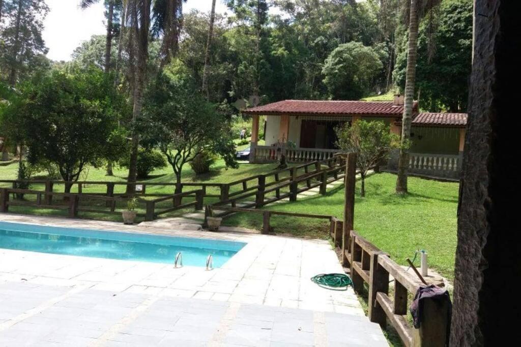 Casa De Campo Agradavel Com Piscina, Parquinho, Lago, Riacho, Quadra, Sinuca E Mais! Villa Жукитиба Екстериор снимка