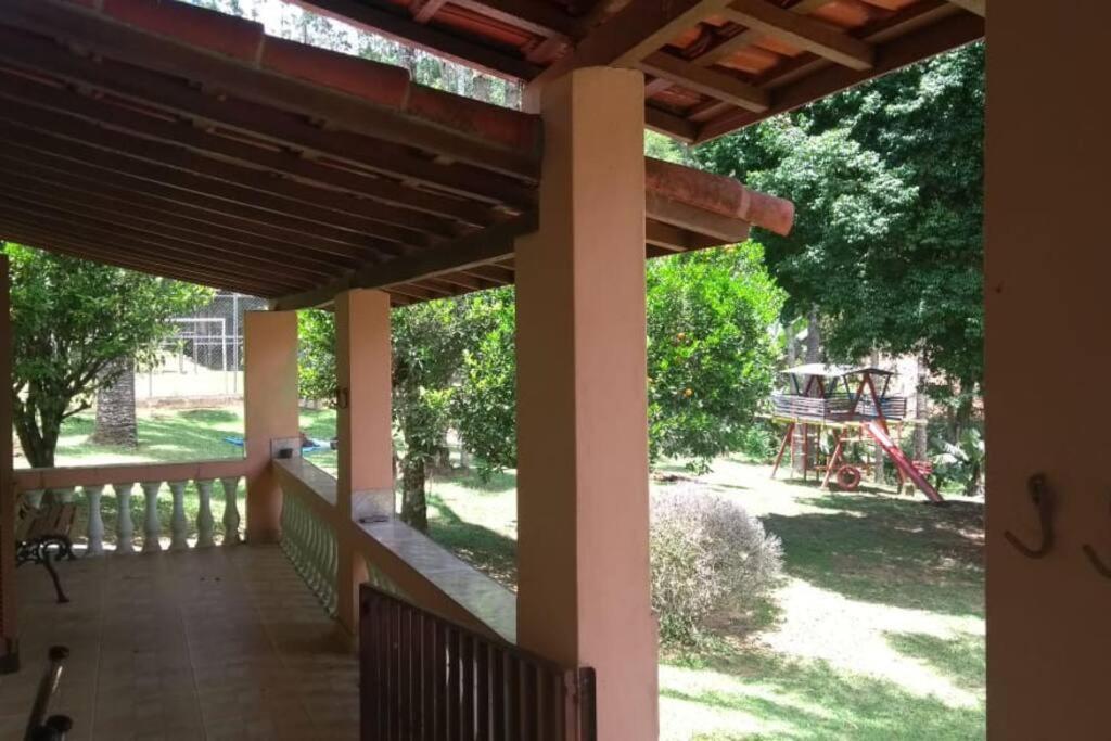 Casa De Campo Agradavel Com Piscina, Parquinho, Lago, Riacho, Quadra, Sinuca E Mais! Villa Жукитиба Екстериор снимка