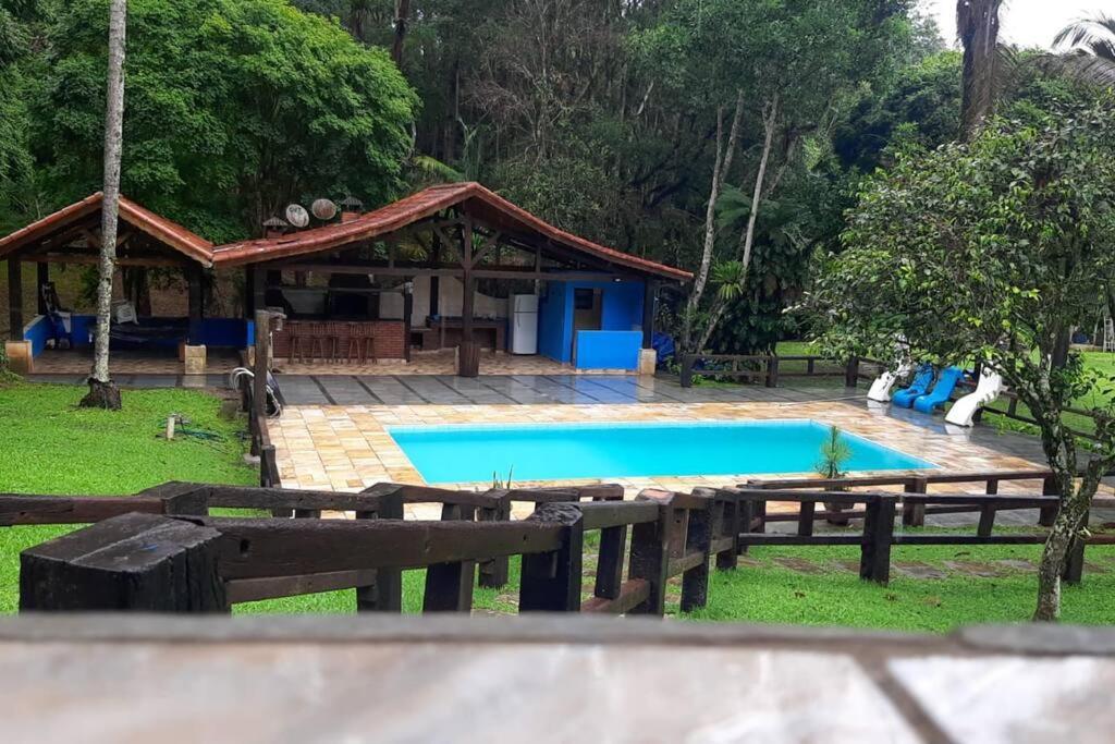 Casa De Campo Agradavel Com Piscina, Parquinho, Lago, Riacho, Quadra, Sinuca E Mais! Villa Жукитиба Екстериор снимка