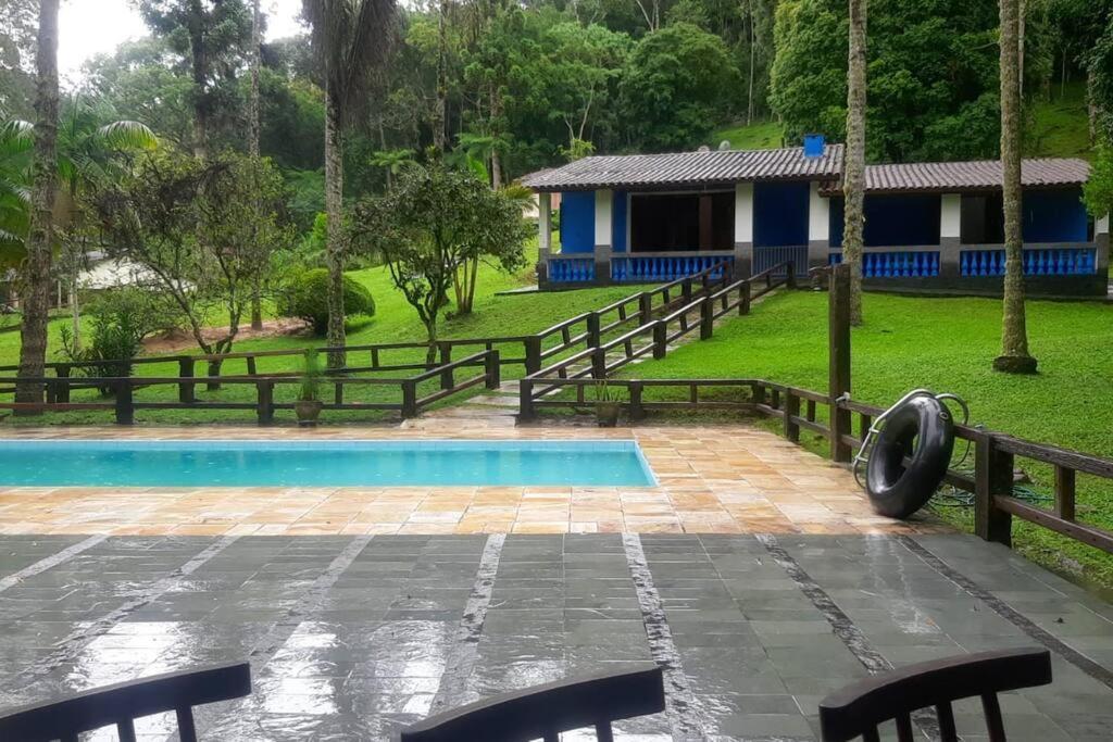 Casa De Campo Agradavel Com Piscina, Parquinho, Lago, Riacho, Quadra, Sinuca E Mais! Villa Жукитиба Екстериор снимка