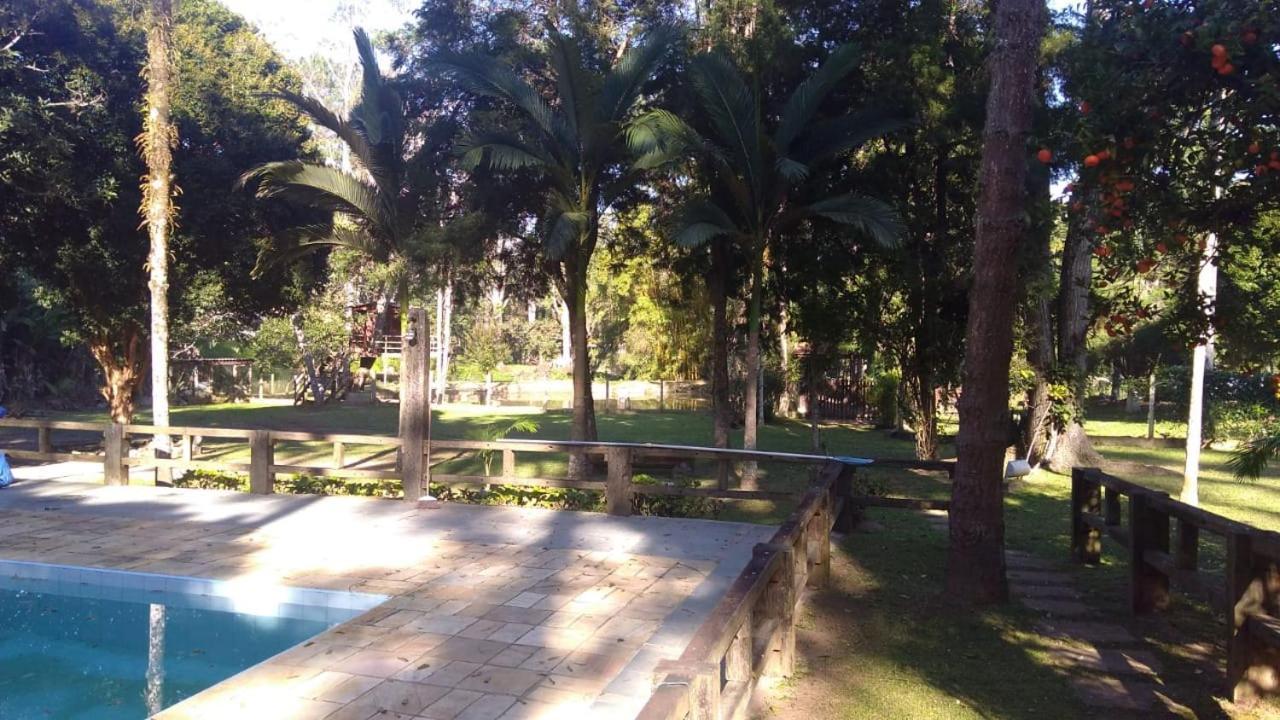 Casa De Campo Agradavel Com Piscina, Parquinho, Lago, Riacho, Quadra, Sinuca E Mais! Villa Жукитиба Екстериор снимка